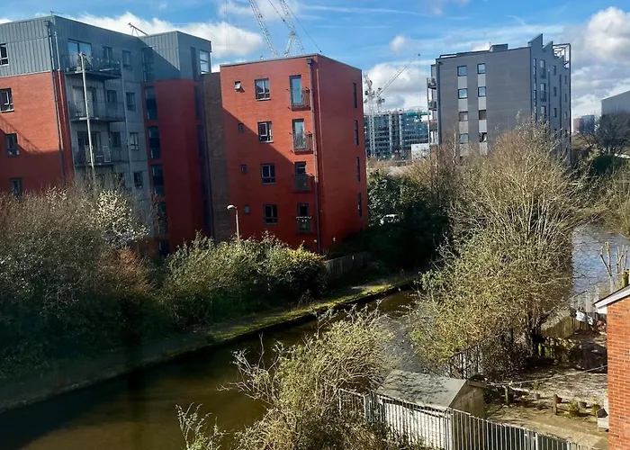 Serene 2-Bed Flat With Canal Views - Coop Live & Ethiad
